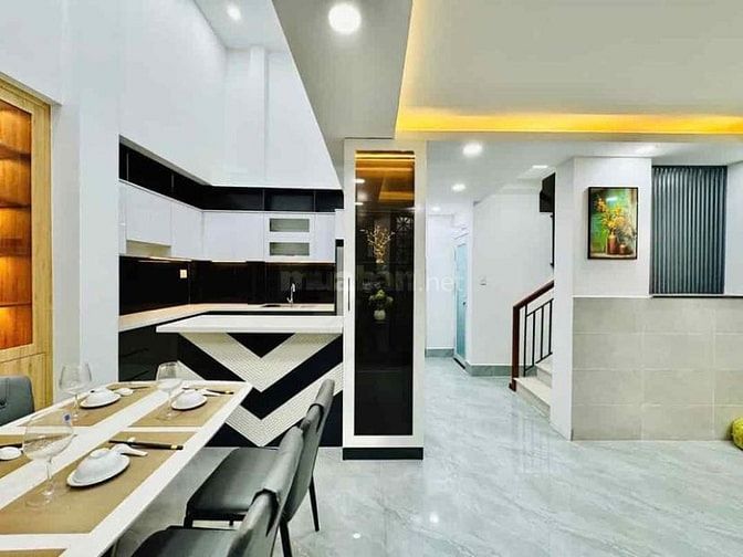 Bán nhà mặt tiền đắc địa đường Phạm Hữu Chí, quận 5, 48m2 SHR giá tốt