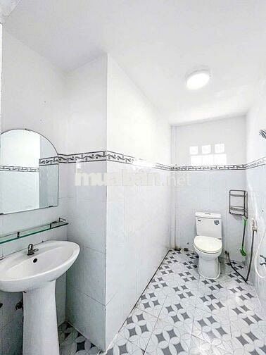 Nhà 2 phòng Hẻm 233 Nguyễn Văn Cừ