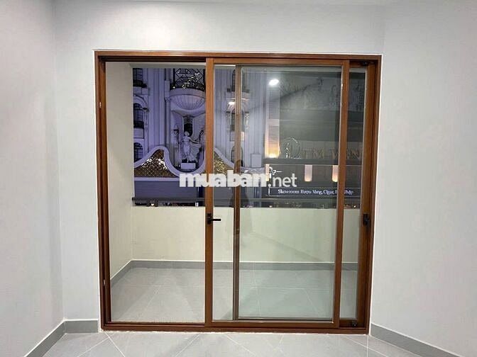 Nhà 3 lầu mặt phố đối diện chợ Bến Thành quận 1