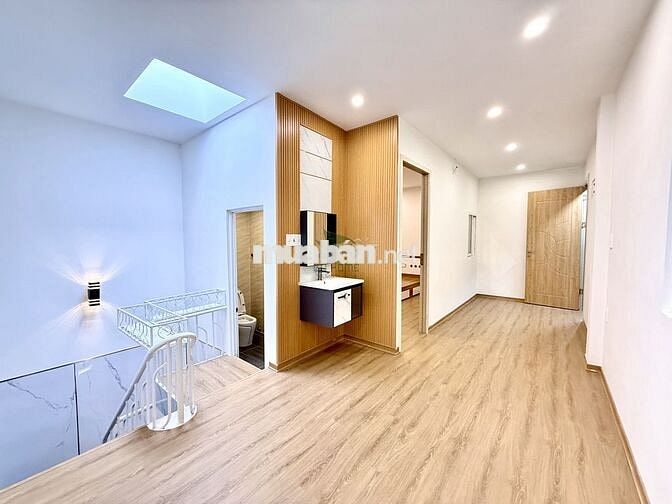 CHO THUÊ NHÀ MỚI ĐẸP 3 PHÒNG NGỦ FULL NỘI THẤT HẺM TTTP