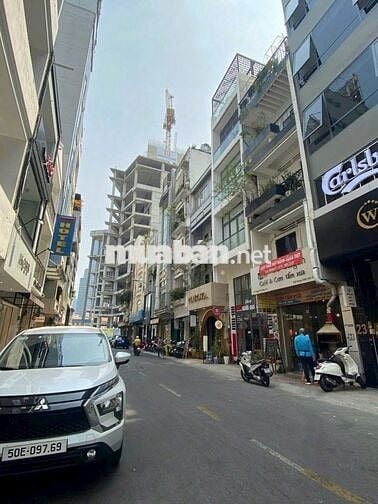 Nhà 3 lầu mặt phố đối diện chợ Bến Thành quận 1