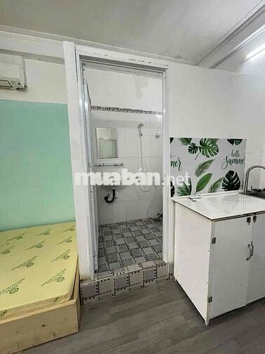 phòng trọ 18m2, trên trục đường Nguyễn Trãi q1.