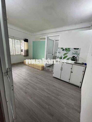 phòng trọ 18m2, trên trục đường Nguyễn Trãi q1.