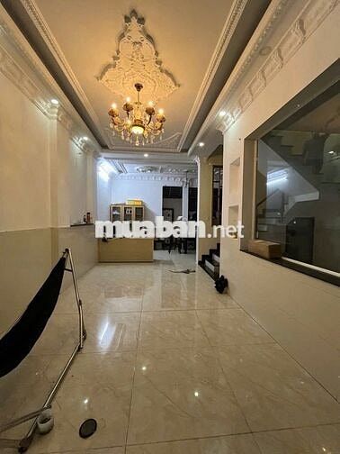 Cho thuê nhà 3 lầu Huỳnh Tấn Phát, Nhà Bè, Dt 6,5 x13m. Giá 14 triệu.