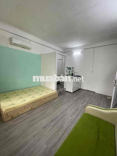 phòng trọ 18m2, trên trục đường Nguyễn Trãi q1.