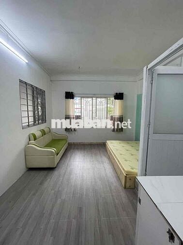 phòng trọ 18m2, trên trục đường Nguyễn Trãi q1.