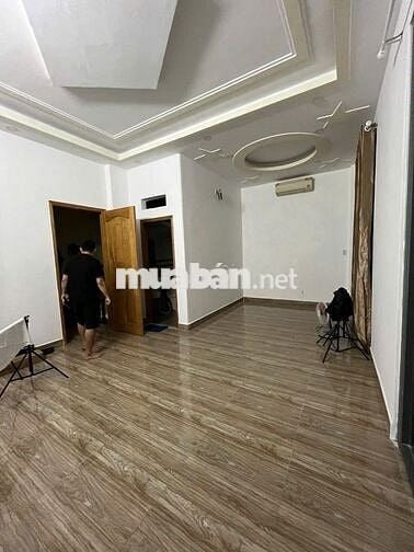 Cho thuê nhà 3 lầu Huỳnh Tấn Phát, Nhà Bè, Dt 6,5 x13m. Giá 14 triệu.