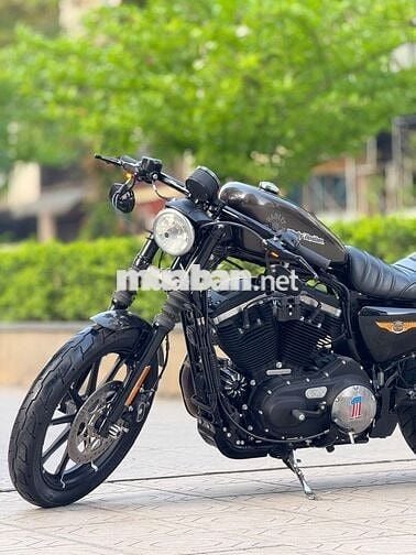 HARLEY-DAVIDSON IRON 883