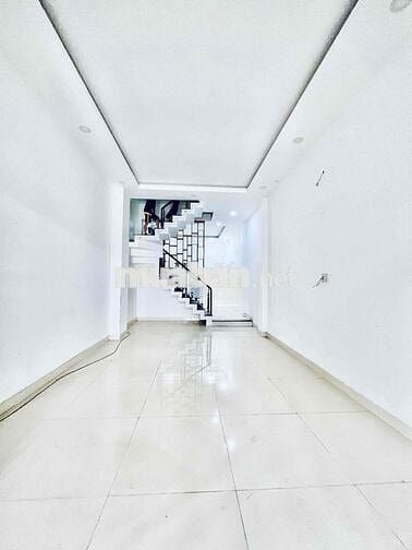 Cho Thuê Nhà Phố Sạch DT 250m2 1Trệt 3Lầu 5Pn 5Wc Sân Thượng Hẻm Tải