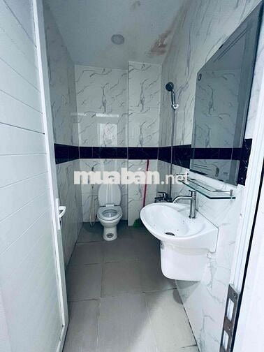 Cho Thuê Nhà Phố Sạch DT 250m2 1Trệt 3Lầu 5Pn 5Wc Sân Thượng Hẻm Tải