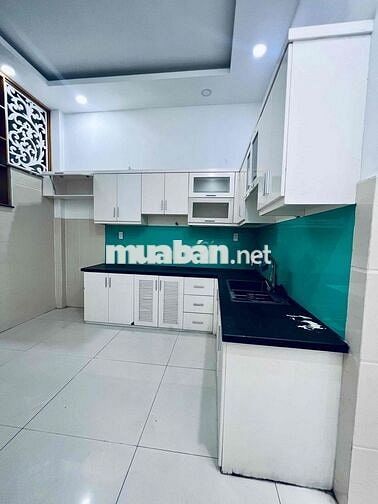 Cho Thuê Nhà Phố Sạch DT 250m2 1Trệt 3Lầu 5Pn 5Wc Sân Thượng Hẻm Tải