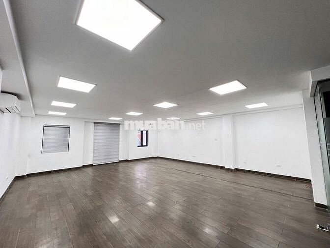 Nhà 1 trệt 3 lầu 8m x 20m. Đường Nguyễn Minh hoàng . Khu k300