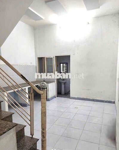 Cho thuê nhà nguyên căn lầu trệt có: 2pn nằm bên Trường Học Đông Hoà
