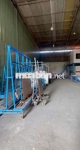 Kho đẹp cần cho thuê gấp ở Đường Đào Trí diện tích 300m2 đường cont