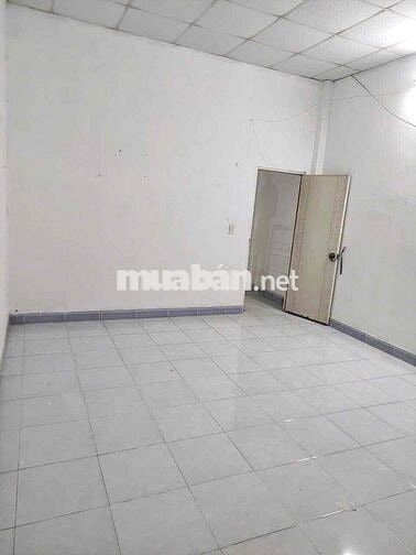 Cho thuê nhà nguyên căn lầu trệt có: 2pn nằm bên Trường Học Đông Hoà