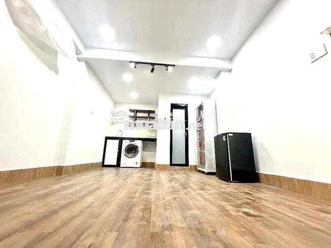 Phòng Trệt đầy đủ nội thất có máy giặt riêng, ngay Lạc Long Quân, 3/2