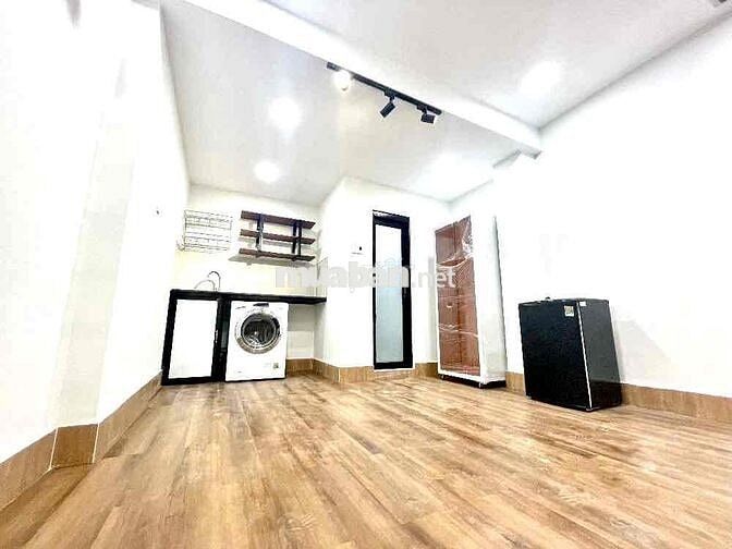 Phòng Trệt đầy đủ nội thất có máy giặt riêng, ngay Lạc Long Quân, 3/2