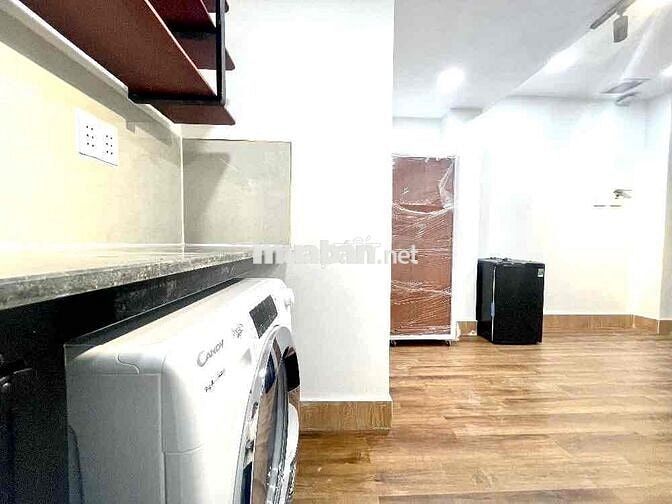 Phòng Trệt đầy đủ nội thất có máy giặt riêng, ngay Lạc Long Quân, 3/2