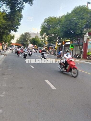 Chủ về quê cần bán Gấp nhà đt 81 M, sổ hồng Riêng,hẻm xe hơi TP dĩ An