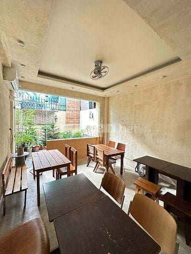 Sang quán cà phê siêu đẹp – khách siêu đông ngay trung tâm Phú Nhuận