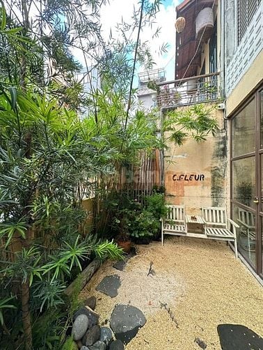 Sang quán cà phê siêu đẹp – khách siêu đông ngay trung tâm Phú Nhuận