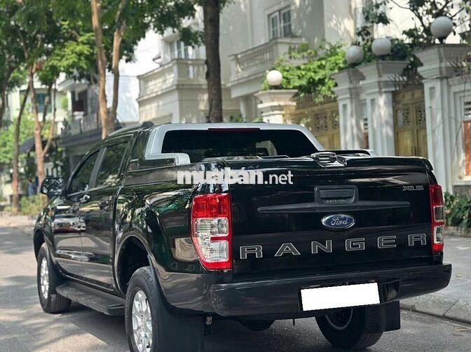 Ford Ranger 2021 XLS 2.2L 4x2 MT đen đẹp