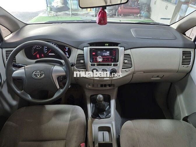 Cần bán xe Toyota Innova 2016 2.0E - 4000 km )