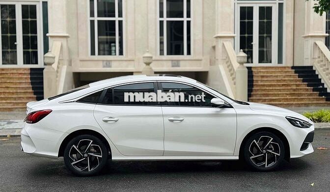 MG5 luxury 2024 - 18000 km