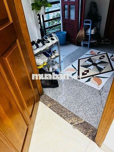 Phòng đẹp 25m2 có cửa sổ lớn, ban công