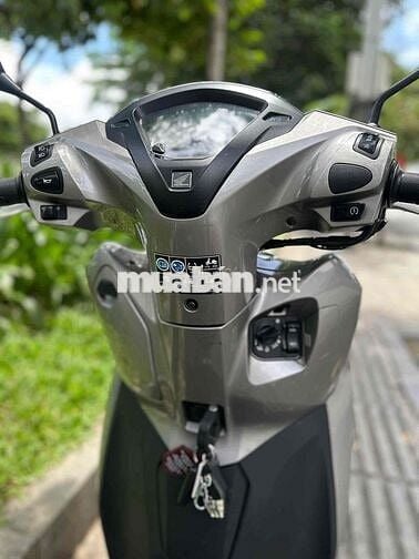 Lead 4val 2023 bạc nhám cọp 3000 km bstp chính chủ