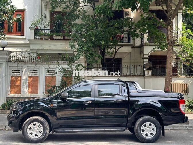 Ford Ranger 2021 XLS 2.2L 4x2 MT đen đẹp