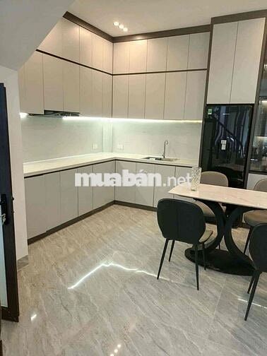 Bán nhà Xuân Thuỷ :Giá :10,5 tỷ