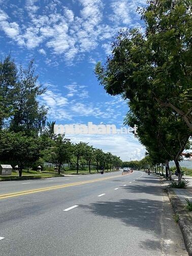 Bán lô đất đẹp 150m2 mặt đường Trường Sa đối diện Ressort 5*