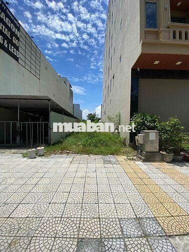 Bán lô đất đẹp 150m2 mặt đường Trường Sa đối diện Ressort 5*