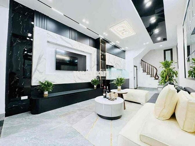 Võ Chí Công - Cầu Giấy, Dt 35m, 5 tầng, mt 4m. Nhỉnh 8 tỷ.