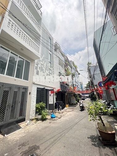 chính chủ bán nhà 5 tầng Mặt tiền đường số sát đường Vĩnh Hội Quận 4