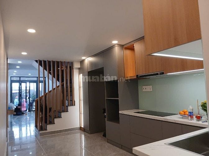 BÁN NHÀ NGAY CHỢ Quận 1 🔥 HẺM 139 TRẦN ĐÌNH XU, Nhà 3 Lầu 4pn 3wc 2mt