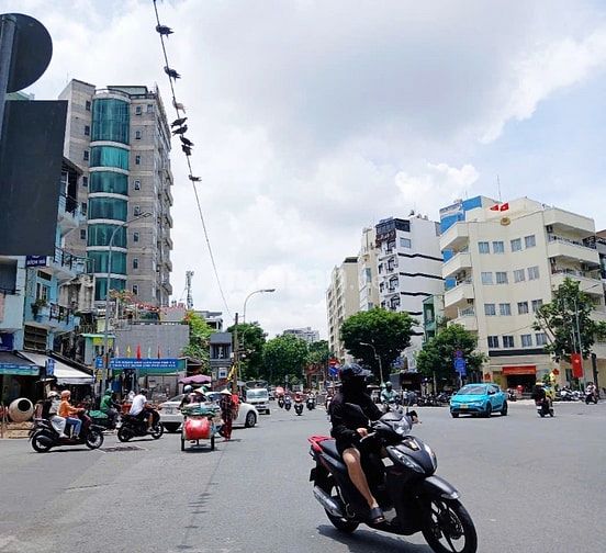 BÁN NHÀ NGAY CHỢ Quận 1 🔥 HẺM 139 TRẦN ĐÌNH XU, Nhà 3 Lầu 4pn 3wc 2mt