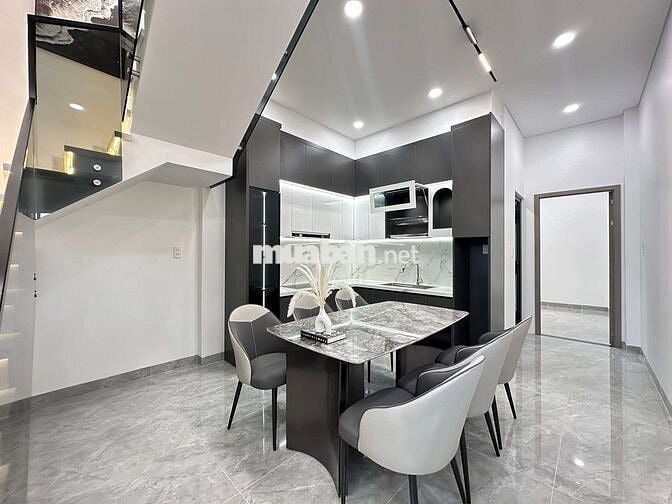 Nhà P6 - cách Lê Văn Phẩm 100m, 3 phòng ngủ hẻm xe hơi