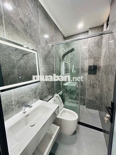 Nhà P6 - cách Lê Văn Phẩm 100m, 3 phòng ngủ hẻm xe hơi