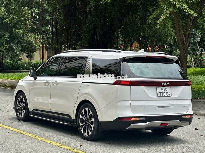 Kia Carnival 2023 Signature 2.2D - 25000 km