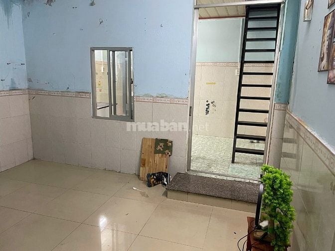 Cho thuê phòng trọ lớn 4x8=32 m2+gác đúc 20 m2, giá 2,5 triệu/tháng