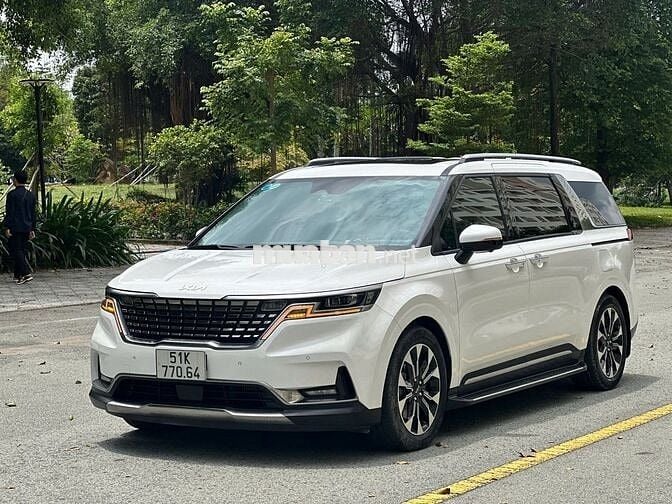 Kia Carnival 2023 Signature 2.2D - 25000 km