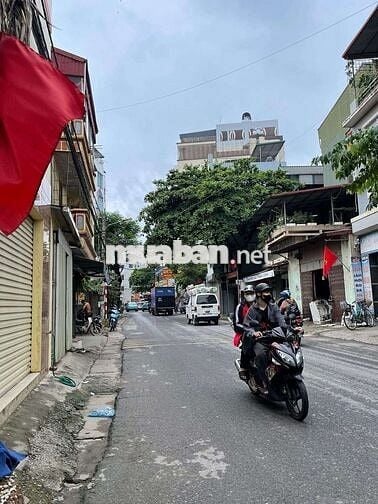 ĐẠI HỌC CÔNG NGHIỆP - OTO ĐỖ CỔNG - GẦN PHỐ - FULL NỘI THẤT Ở NGAY