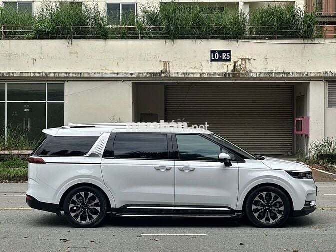 Kia Carnival 2023 Signature 2.2D - 25000 km