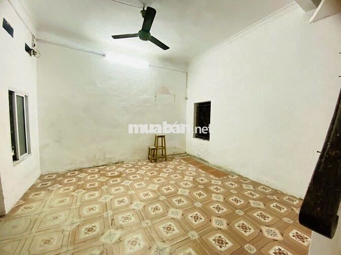 Bán Nhà Hoàng Mai 26M x 3T, MT: 3,7M Giá 5,3 Tỷ. Lô góc, 15m ra ô tô