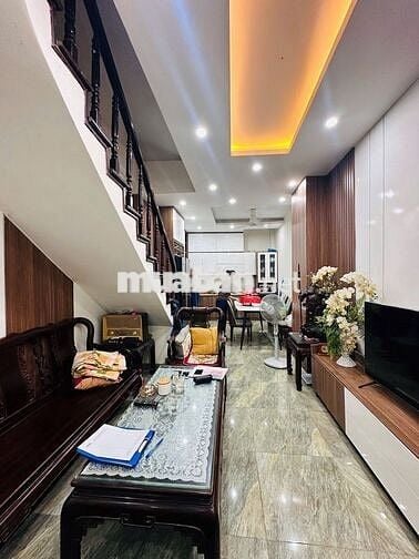 Bán Gấp Nhà Đại La 41M x 6T Giá 8,3 Tỷ. Ngõ thông, 2 thoáng trước sau