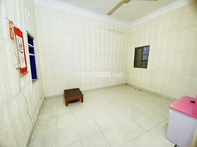 Bán Nhà Hoàng Mai 26M x 3T, MT: 3,7M Giá 5,3 Tỷ. Lô góc, 15m ra ô tô