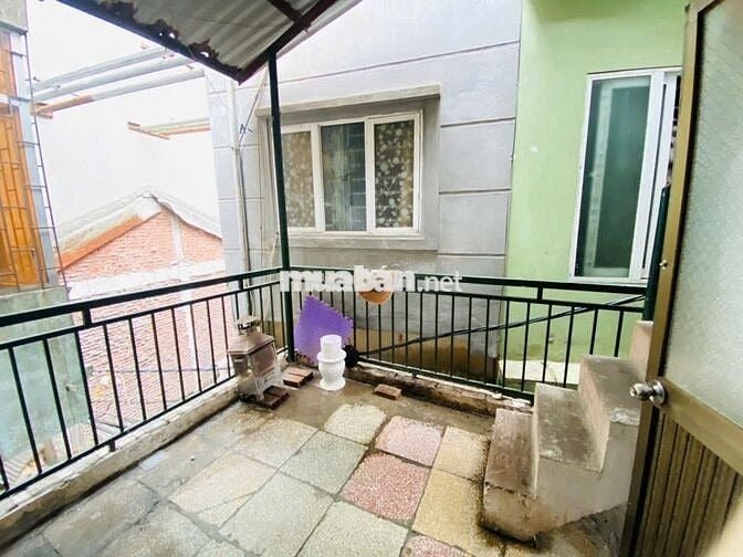 Bán Nhà Hoàng Mai 26M x 3T, MT: 3,7M Giá 5,3 Tỷ. Lô góc, 15m ra ô tô