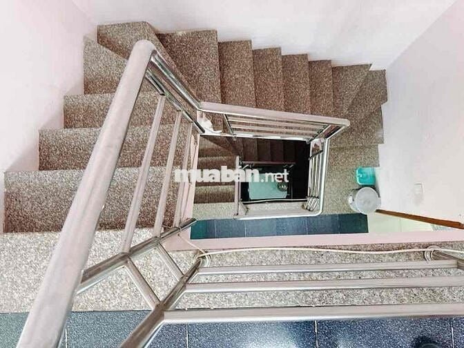 NHÀ 4 TẦNG TẠI TÔN ĐẢN F15 Q4 - HẺM BA GÁC THÔNG THOÁNG SẠCH SẼ